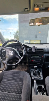 Volkswagen Passat cena 22000 przebieg: 268300, rok produkcji 2001 z Wrocław małe 704